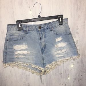 Denim shorts with lace!